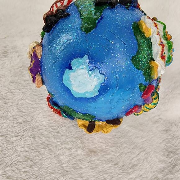 2002 Christopher Radko Santa's Around the World Handmade Ornament - Picture 6 of 7